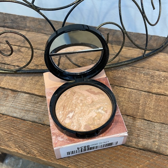 🆕 Laura Geller Baked Balance-N-Glow Illuminating Foundation - Picture 5 of 8